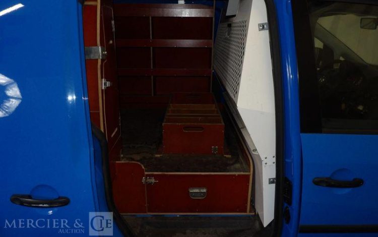 VOLKSWAGEN CADDY FOURGON 2.0 ECOFUEL 110 BLEU CN-367-PY