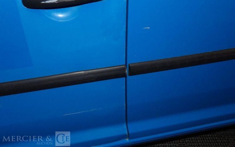 VOLKSWAGEN CADDY FOURGON 2.0 ECOFUEL 110 BLEU CN-367-PY