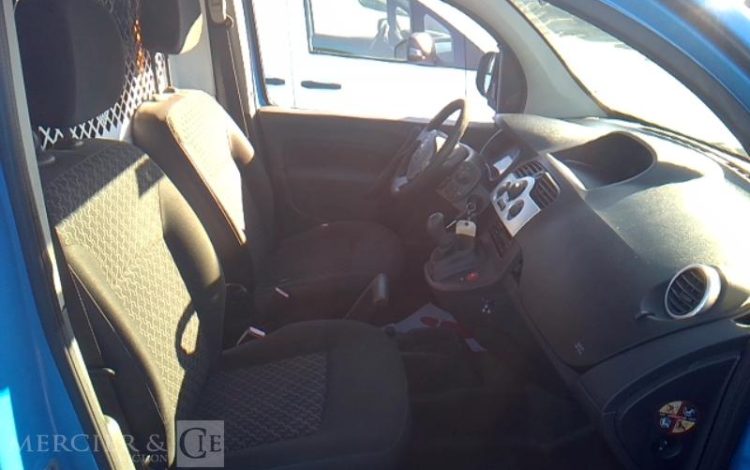 RENAULT KANGOO DCI BLEU CW-197-KV