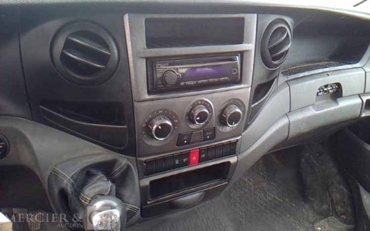 IVECO 35C13 BENNE SIMPLE CABINE COFFRE  CX-297-BR