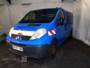 RENAULT TRAFIC II DCI BLEU DA-811-GM