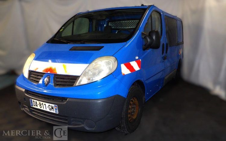 RENAULT TRAFIC II DCI BLEU DA-811-GM