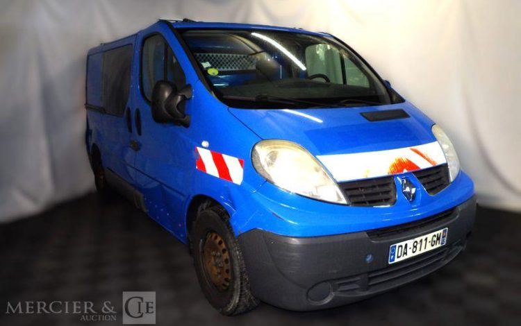 RENAULT TRAFIC II DCI BLEU DA-811-GM