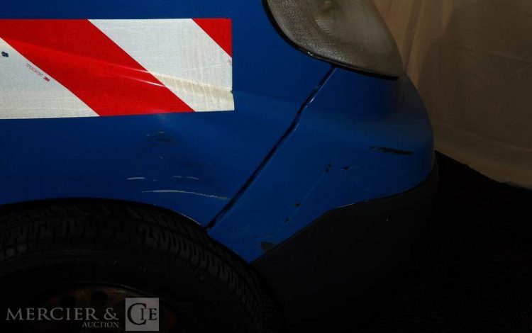 RENAULT TRAFIC II DCI BLEU DA-811-GM