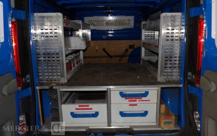 RENAULT TRAFIC II DCI BLEU DA-811-GM