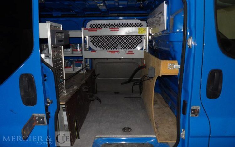 RENAULT TRAFIC II DCI BLEU DA-811-GM