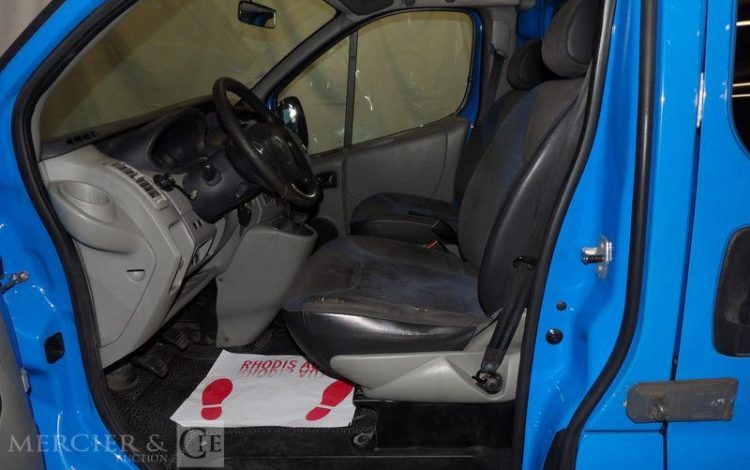 RENAULT TRAFIC II DCI BLEU DA-811-GM