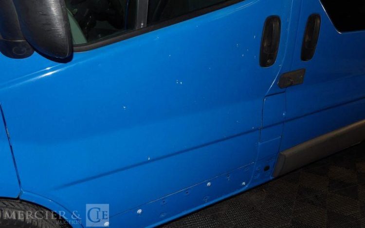 RENAULT TRAFIC II DCI BLEU DA-811-GM