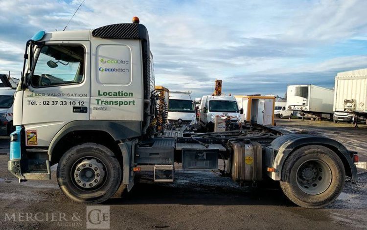 VOLVO FM BLANC DY-852-KT