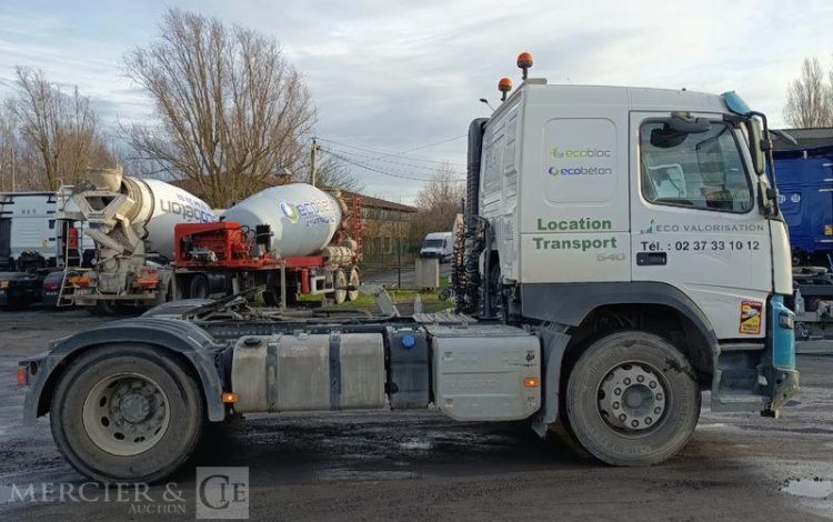 VOLVO FM BLANC DY-852-KT