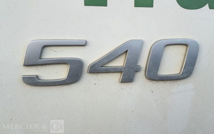 VOLVO FM BLANC DY-852-KT