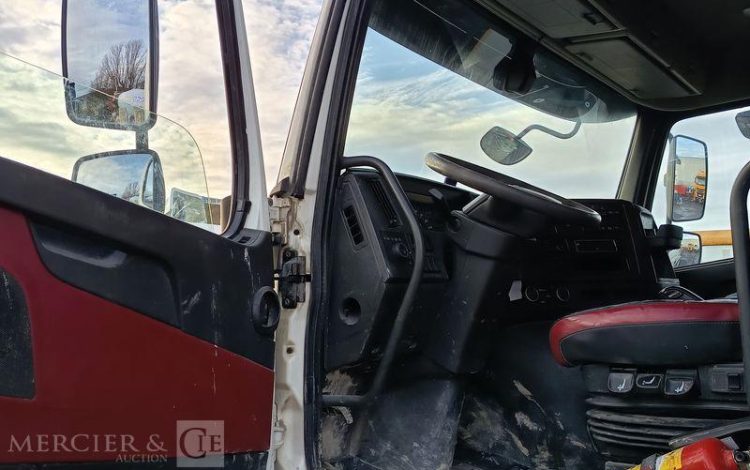 VOLVO FM BLANC DY-852-KT