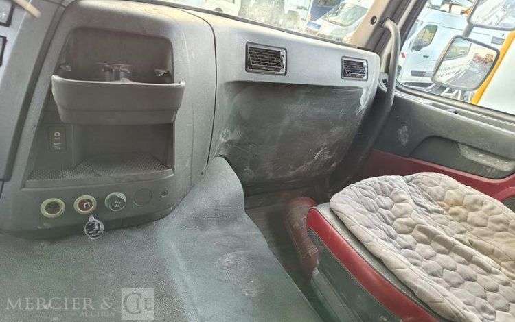 VOLVO FM BLANC DY-852-KT