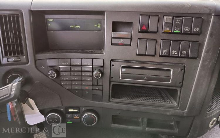 VOLVO FM BLANC DY-852-KT