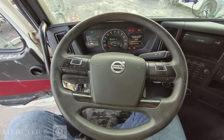 VOLVO FM BLANC DY-852-KT
