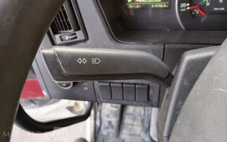 VOLVO FM BLANC DY-852-KT