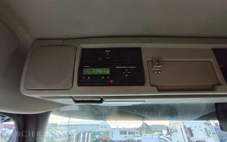 VOLVO FM BLANC DY-852-KT