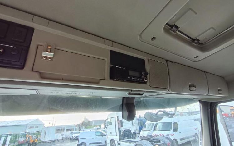 VOLVO FM BLANC DY-852-KT