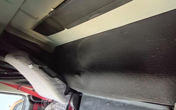 VOLVO FM BLANC DY-852-KT