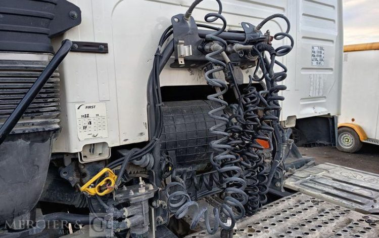 VOLVO FM BLANC DY-852-KT