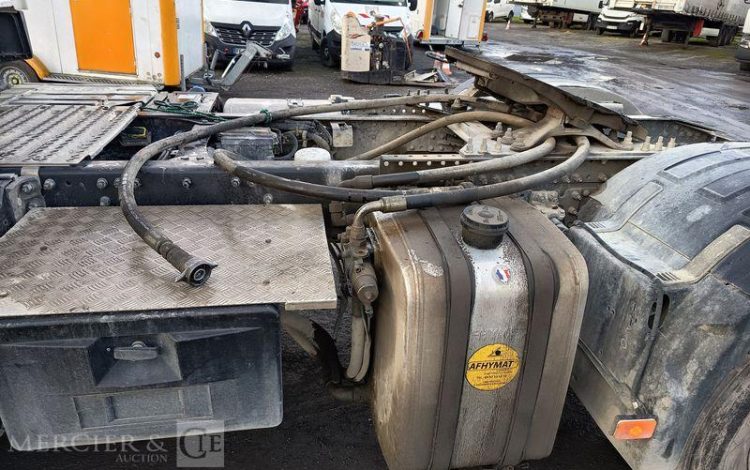 VOLVO FM BLANC DY-852-KT