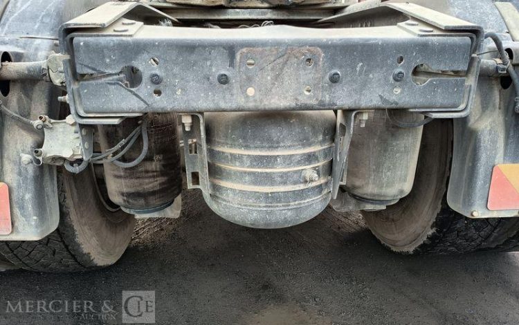 VOLVO FM BLANC DY-852-KT