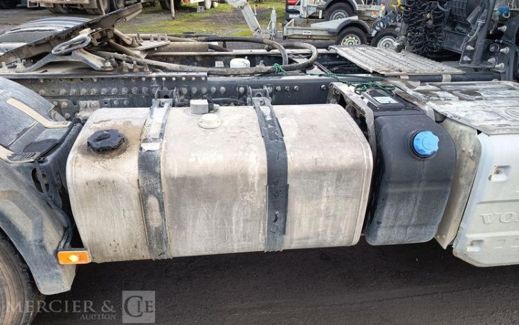 VOLVO FM BLANC DY-852-KT