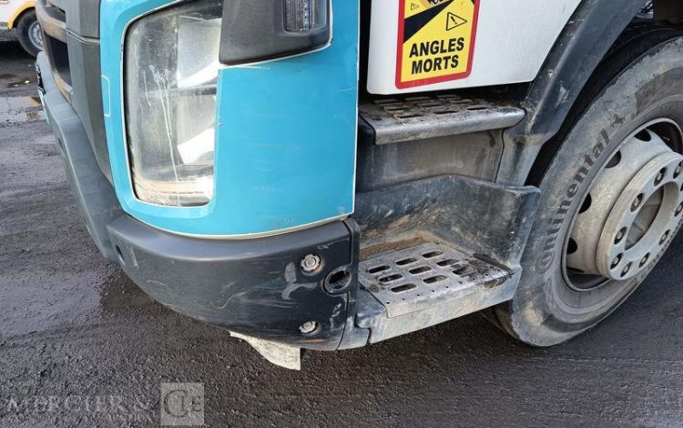 VOLVO FM BLANC DY-852-KT