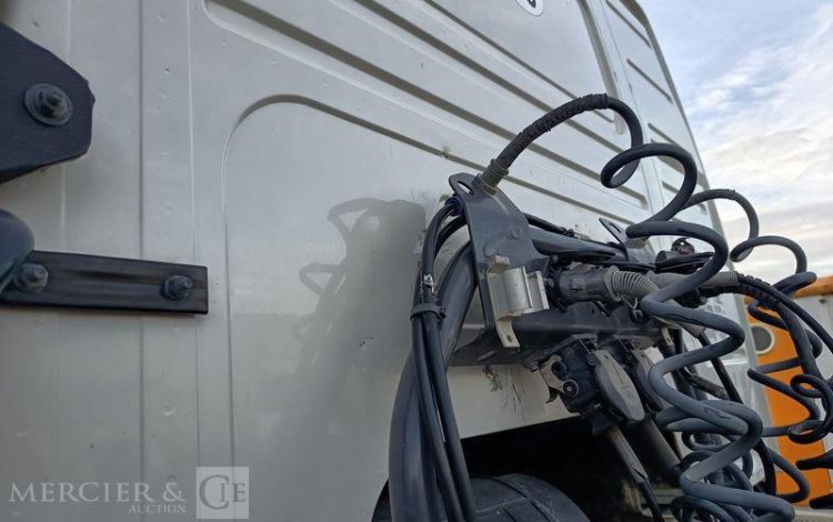 VOLVO FM BLANC DY-852-KT