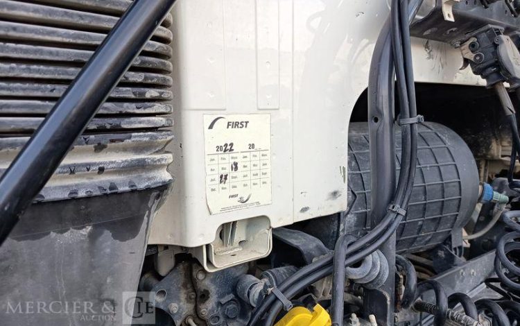 VOLVO FM BLANC DY-852-KT