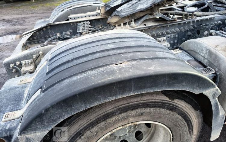 VOLVO FM BLANC DY-852-KT