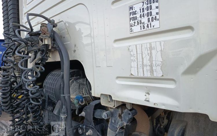 VOLVO FM BLANC DY-852-KT