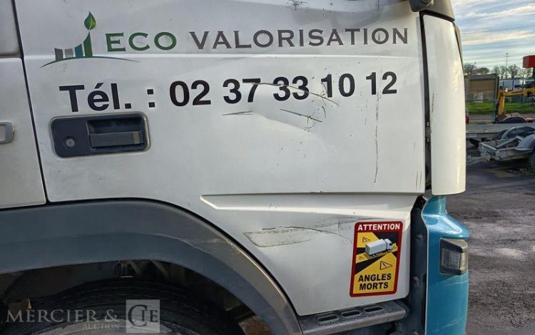 VOLVO FM BLANC DY-852-KT