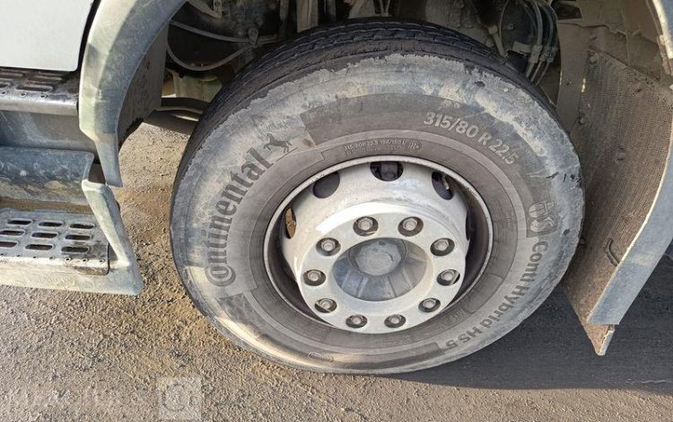 VOLVO FM BLANC DY-852-KT