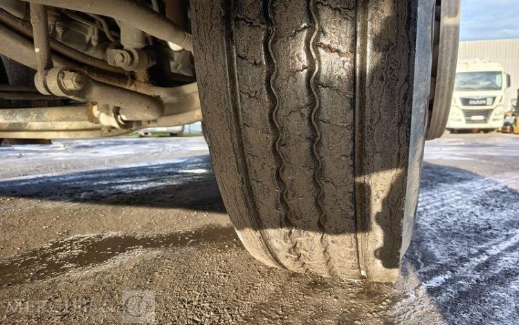 VOLVO FM BLANC DY-852-KT