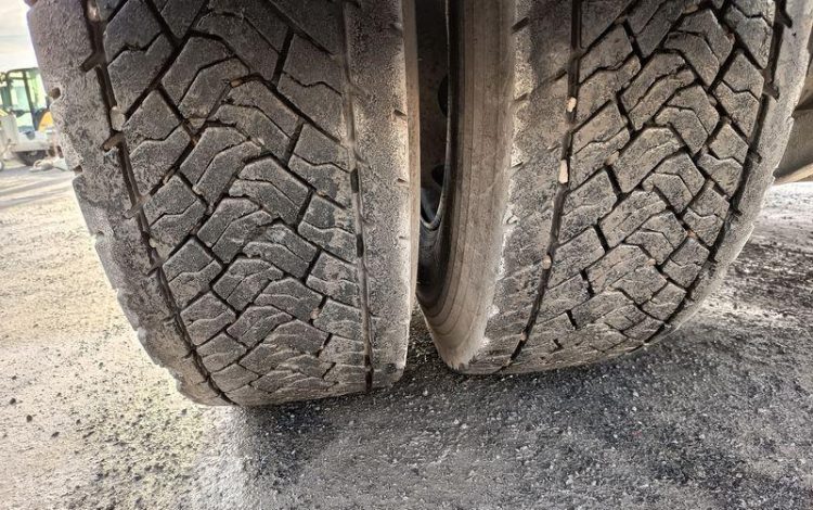 VOLVO FM BLANC DY-852-KT