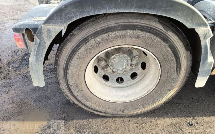 VOLVO FM BLANC DY-852-KT