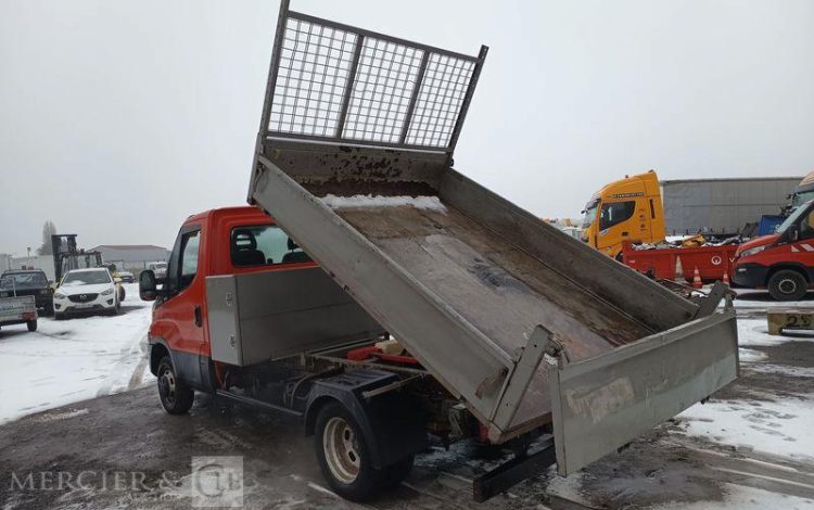 IVECO 35C13 BENNE SIMPLE CABINE COFFRE  EG-589-AH