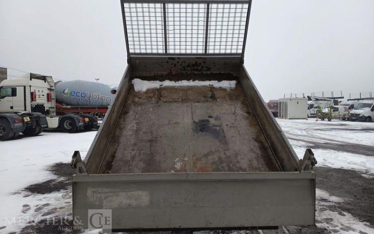 IVECO 35C13 BENNE SIMPLE CABINE COFFRE  EG-589-AH