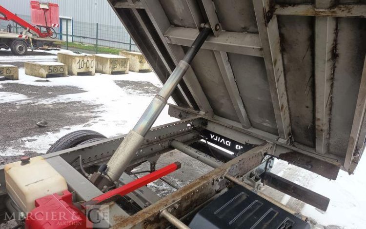 IVECO 35C13 BENNE SIMPLE CABINE COFFRE  EG-589-AH