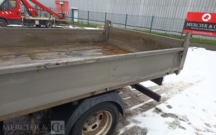 IVECO 35C13 BENNE SIMPLE CABINE COFFRE  EG-589-AH