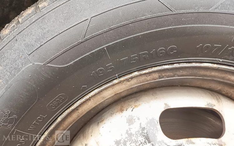 IVECO 35C13 BENNE SIMPLE CABINE COFFRE  EG-589-AH