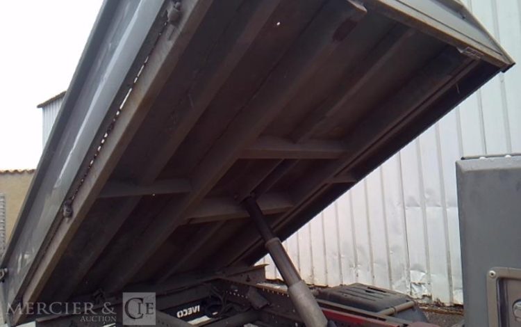 IVECO 35C13 BENNE SIMPLE CABINE COFFRE  EG-751-NV
