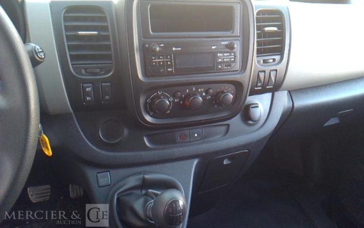 RENAULT TRAFIC  EL-278-XP