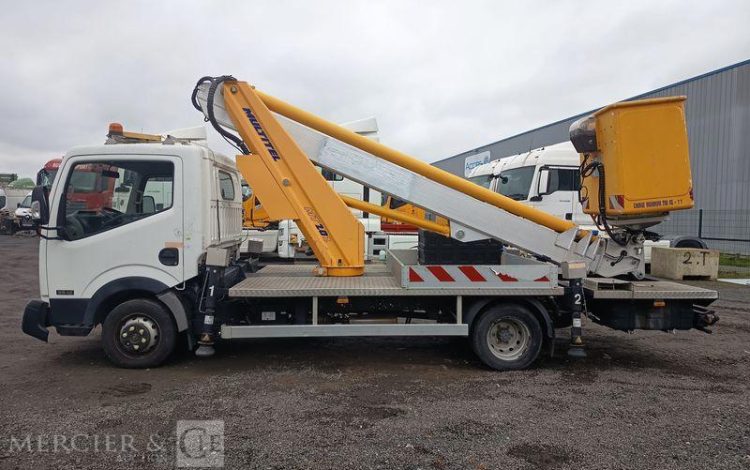 NISSAN CABSTAR NT400 AVEC NACELLE MULTITEL MT202 – 20 METRES – 2404 HEURES – ANNEE 2017 BLANC EL-347-SQ