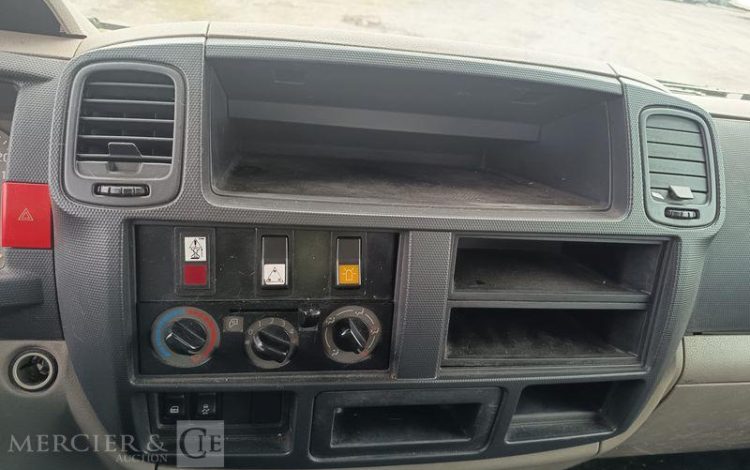 NISSAN CABSTAR NT400 AVEC NACELLE MULTITEL MT202 – 20 METRES – 2404 HEURES – ANNEE 2017 BLANC EL-347-SQ