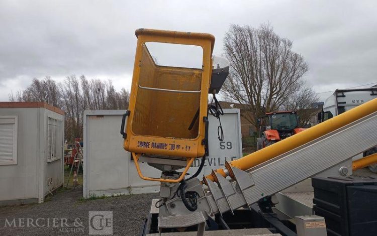 NISSAN CABSTAR NT400 AVEC NACELLE MULTITEL MT202 – 20 METRES – 2404 HEURES – ANNEE 2017 BLANC EL-347-SQ