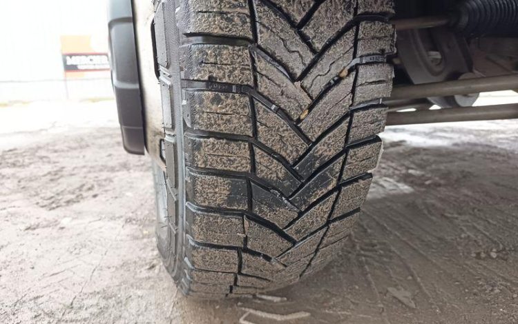 IVECO 35C12 BENNE SIMPLE CABINE COFFRE  EP-051-NV