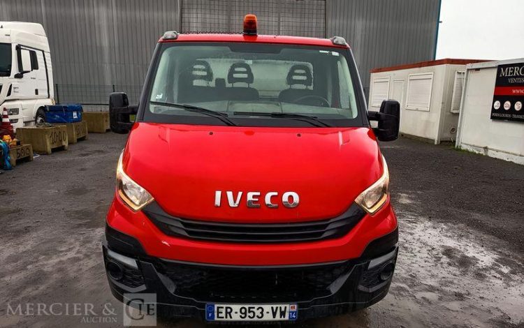 IVECO DAILY 35C12 BENNE AVEC COFFRE ACIER DIESEL – 163106 KMS – ANNEE 2017 ROUGE ER-953-VW