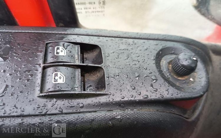 IVECO DAILY 35C12 BENNE AVEC COFFRE ACIER DIESEL – 163106 KMS – ANNEE 2017 ROUGE ER-953-VW